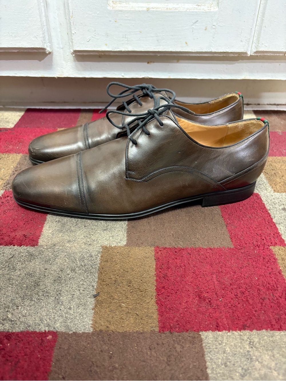 Gucci Men’s Brown Leather Cap-Toe Derby Lace-up Shoes .